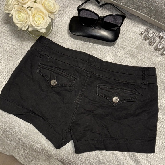 BKE Mollie Women's Black Shorts - Picture 3 of 3